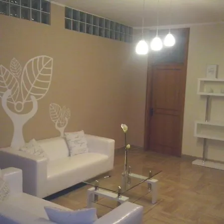 Piazza Carmine Ταράντο