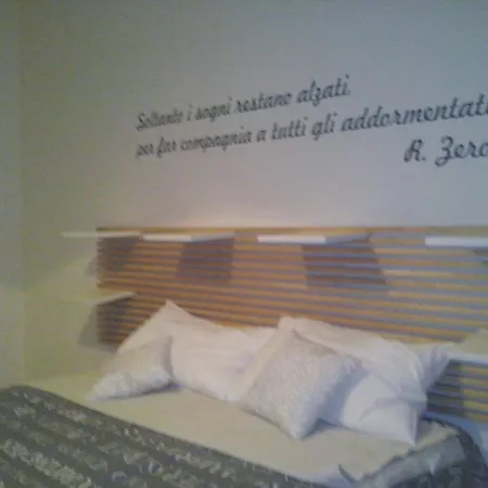 Piazza Carmine Ταράντο